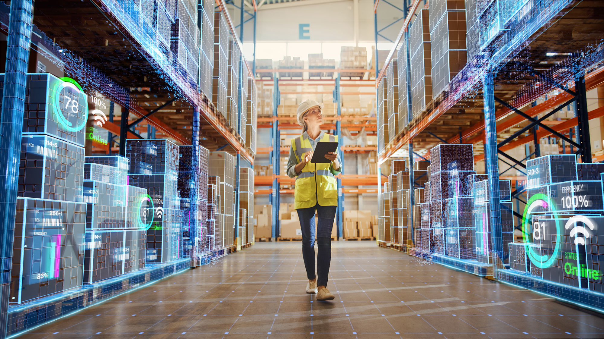 Frau Läuft durch Lager mit IoT